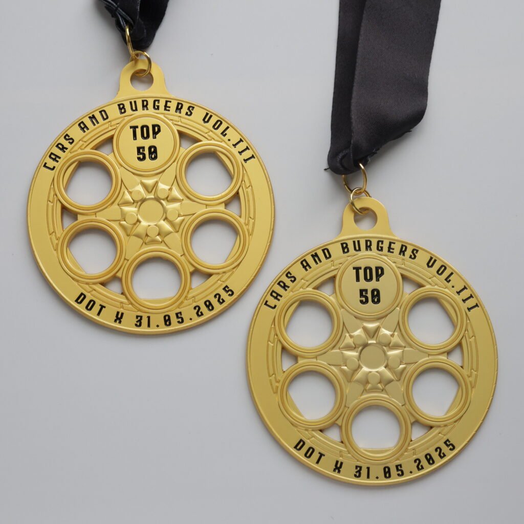 Cut-Out Embossed Zinc Alloy Metal Medal