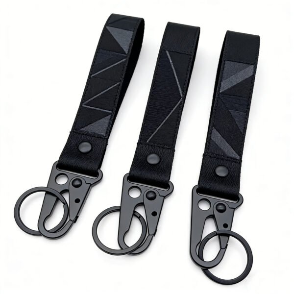Custom Polyester Webbing Keychain Outdoor Tactical Nylon Lanyard Clip Black nylon webbing keychain featuring a red-and-white geometric triangular camouflage pattern, paired with a black metal tactical snap hook; durable and abrasion-resistant, supports custom corporate logos or team insignias.