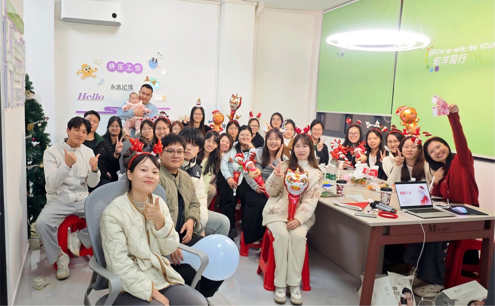 Heyang Craft team celebrating together in the office